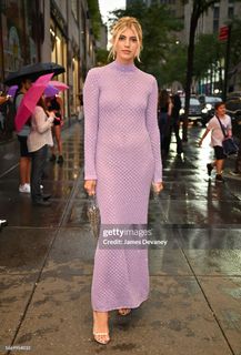 Devon Windsor feet photo thumbnail