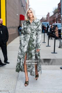 Devon Windsor feet photo thumbnail