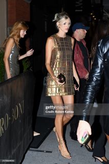 Devon Windsor feet photo thumbnail