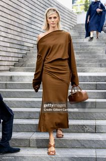 Devon Windsor feet photo thumbnail