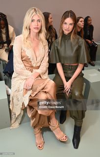 Devon Windsor feet photo thumbnail