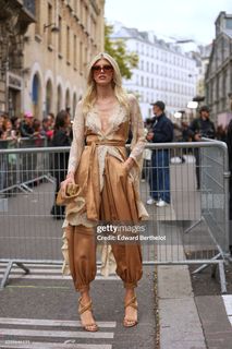 Devon Windsor feet photo thumbnail