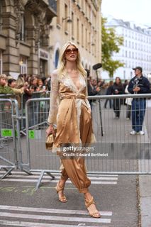 Devon Windsor feet photo thumbnail