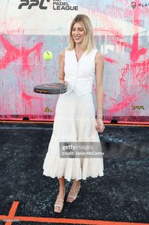 Devon Windsor feet photo 1
