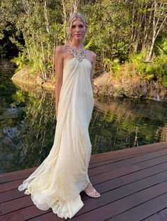 Devon Windsor feet photo 6