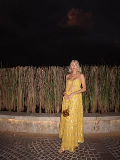 Devon Windsor feet photo 4