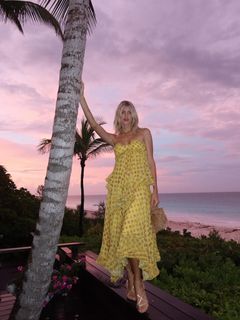 Devon Windsor feet photo 4