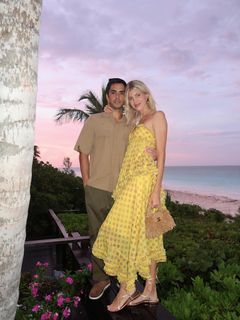 Devon Windsor feet photo 1