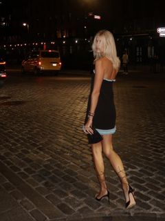 Devon Windsor feet photo 3