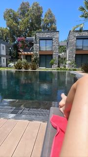 Devrim Özkan feet photo thumbnail