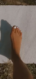 Devrim Özkan feet photo thumbnail