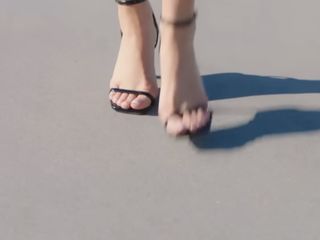 Devrim Özkan feet photo thumbnail