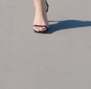 Devrim Özkan feet photo thumbnail