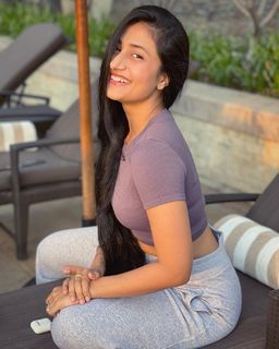 Dhanashree Verma feet photo 10