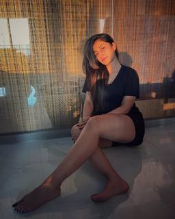 Dhanashree Verma feet photo 9