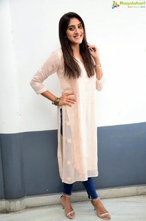 Dhanya Balakrishna feet photo 18
