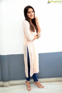 Dhanya Balakrishna feet photo 17