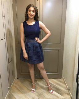 Dhvani Bhanushali feet photo 2