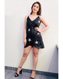 Dhvani Bhanushali feet photo 3