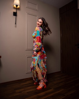 Dhvani Bhanushali feet photo 8
