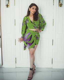 Dhvani Bhanushali feet photo 2