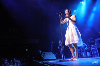 Dia Frampton feet photo 5