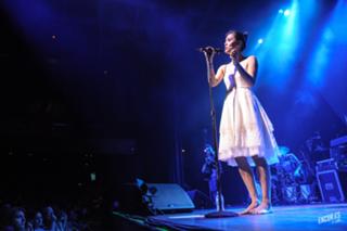 Dia Frampton feet photo 4