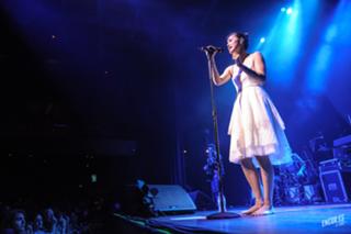 Dia Frampton feet photo 3