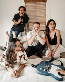 Dia Frampton feet photo 2