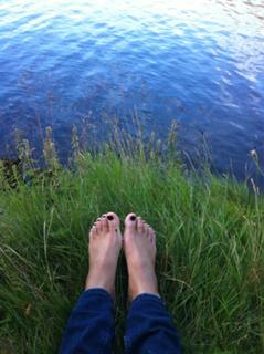 Dia Frampton feet photo 12