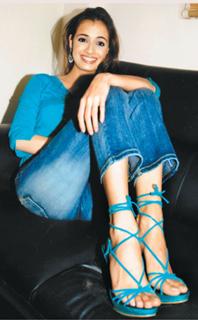 Dia Mirza feet photo thumbnail