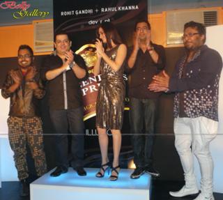 Dia Mirza feet photo thumbnail