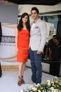 Dia Mirza feet photo thumbnail