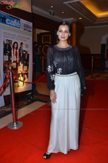 Dia Mirza feet photo thumbnail