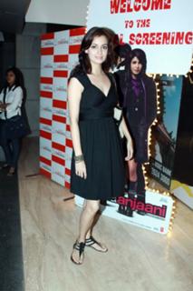 Dia Mirza feet photo thumbnail