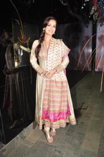 Dia Mirza feet photo thumbnail