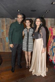 Dia Mirza feet photo thumbnail