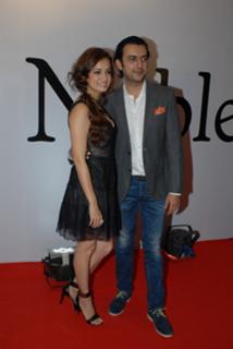 Dia Mirza feet photo thumbnail