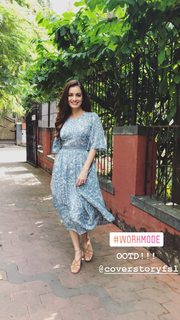 Dia Mirza feet photo thumbnail