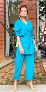 Dia Mirza feet photo thumbnail