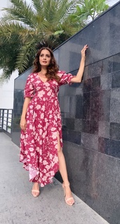 Dia Mirza feet photo thumbnail