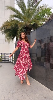 Dia Mirza feet photo thumbnail