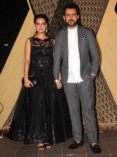 Dia Mirza feet photo thumbnail