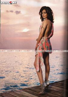 Dia Mirza feet photo thumbnail