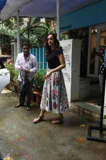 Dia Mirza feet photo thumbnail