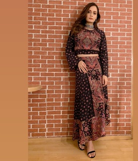 Dia Mirza feet photo thumbnail