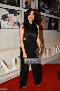 Dia Mirza feet photo thumbnail