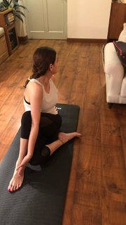 Dia Mirza feet photo thumbnail