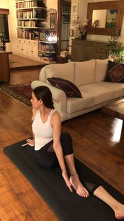Dia Mirza feet photo thumbnail