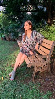 Dia Mirza feet photo thumbnail